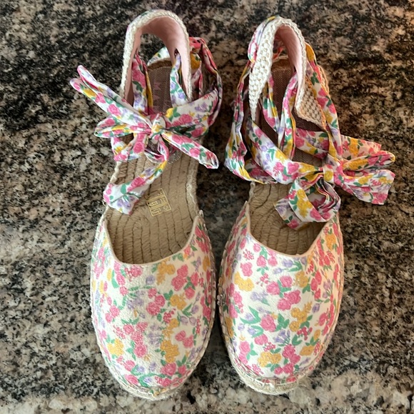 LoveShackFancy x Manebi Velenciana in the color Fruity Punch - Picture 5 of 13